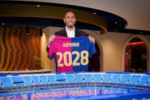Raphinha Extends Contract with Barcelona Until 2028