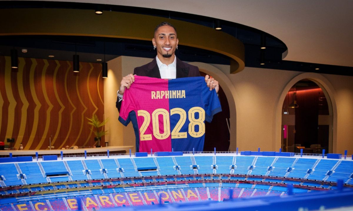 Raphinha Extends Contract with Barcelona Until 2028