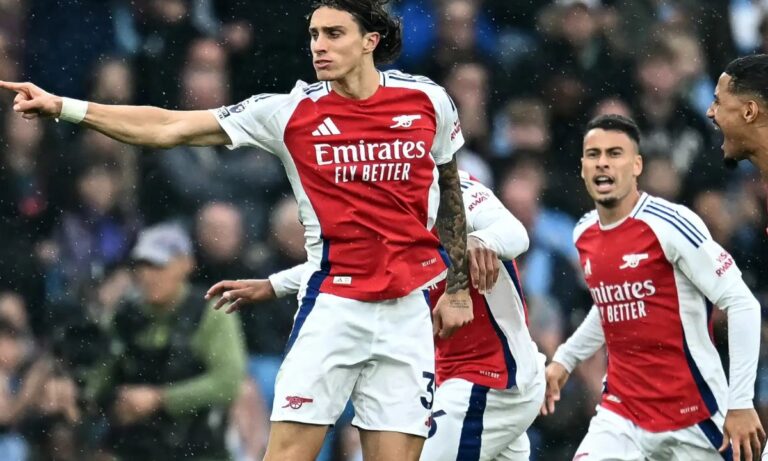 Arsenal edge manchester united in gritty 1–0 victory